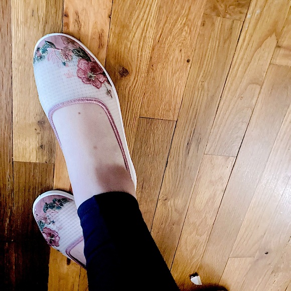 Super adorable floral summer flats - Size 7, 7.5 - Picture 4 of 6